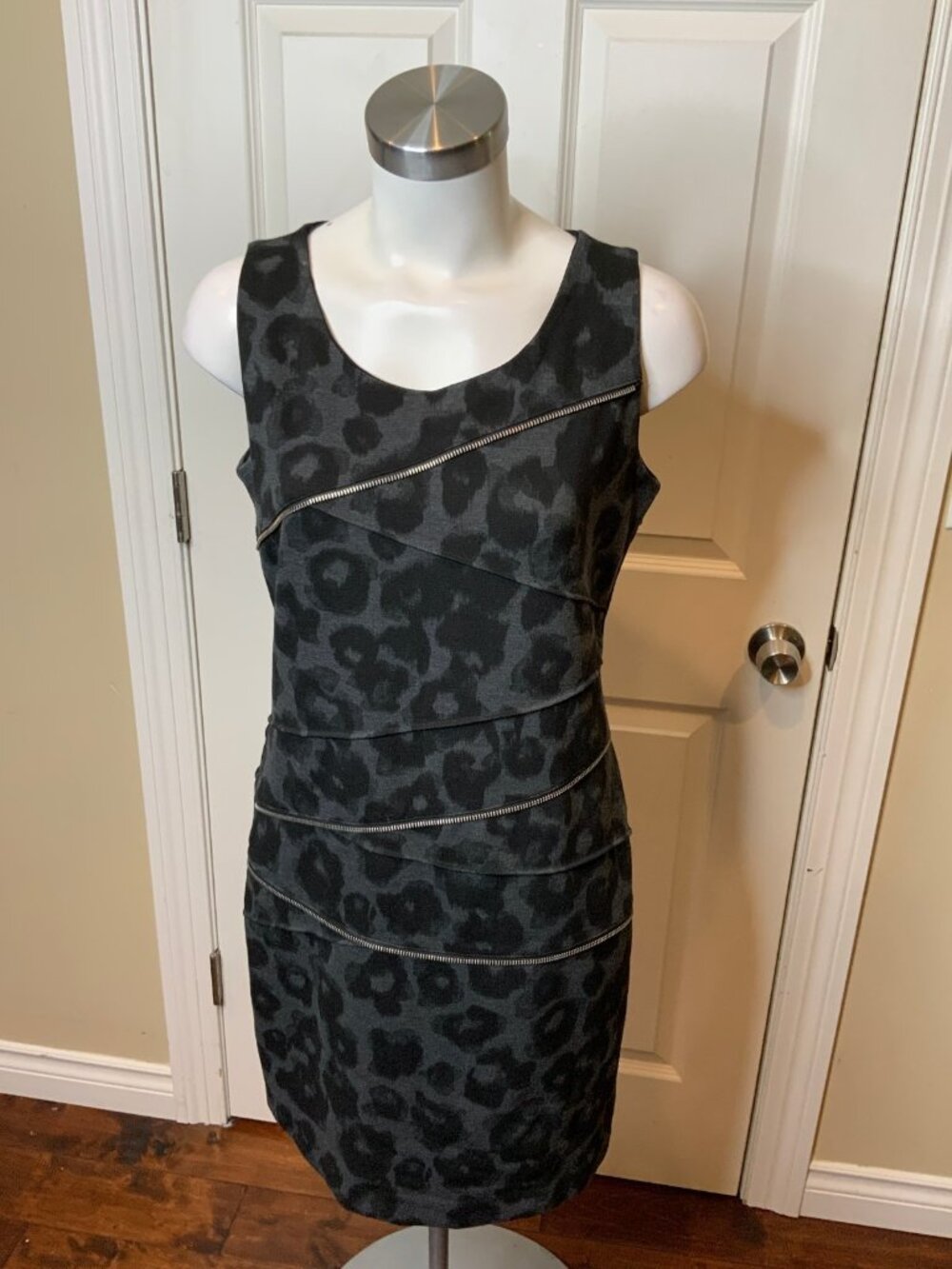 Michael Kors Black Gray Leopard Print Zipper Accent Mini Dress, Size 6